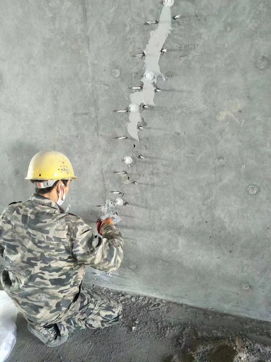 湘东混凝土楼板裂缝加固施工的方案